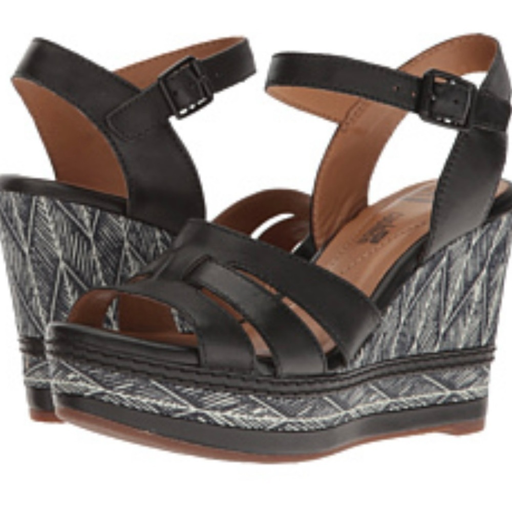 Clark’s soft cushion wedges size 6.5